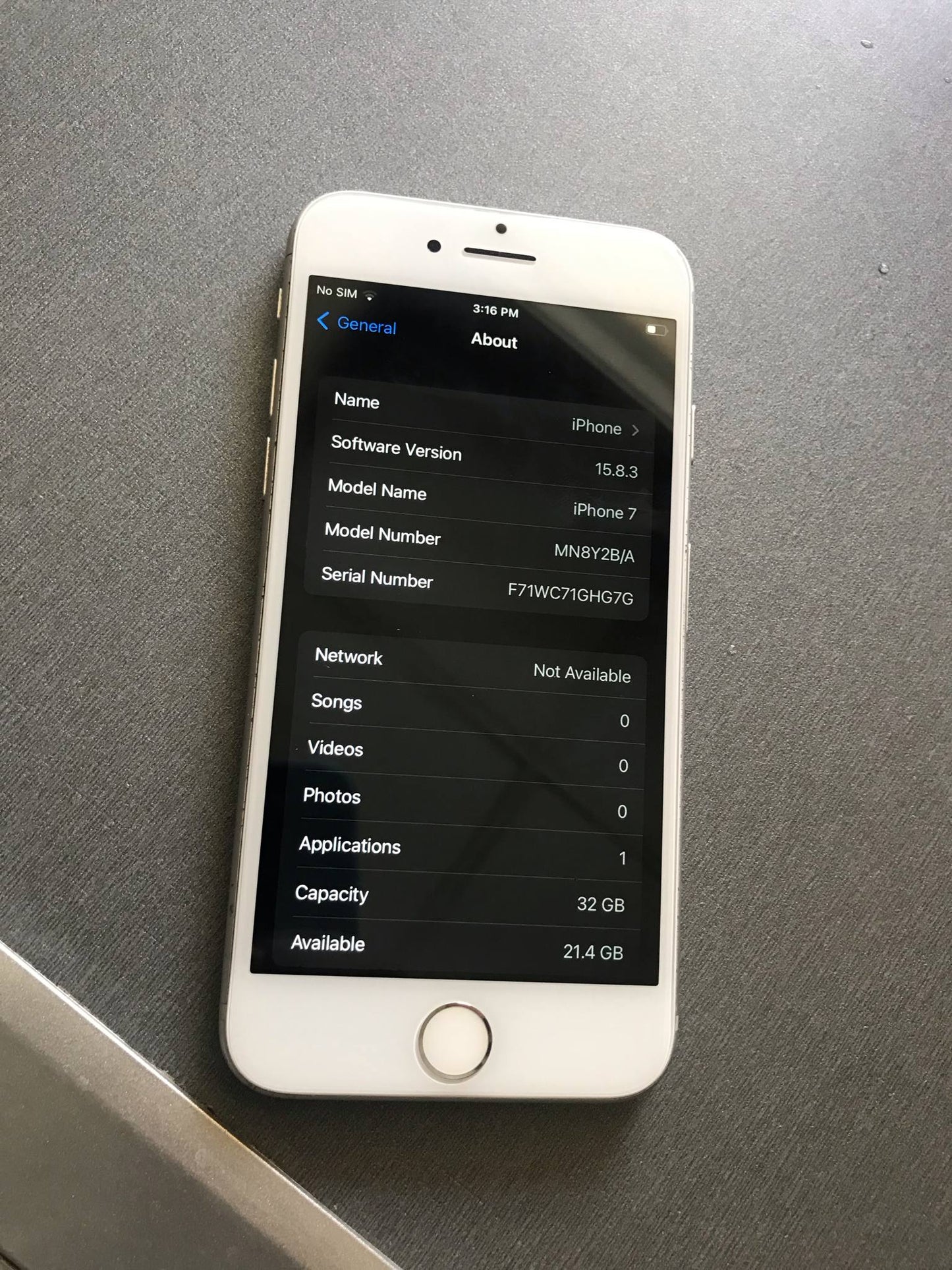 IPhone 7 – 32GB | Fully Functional
Clean condition – battery 90%